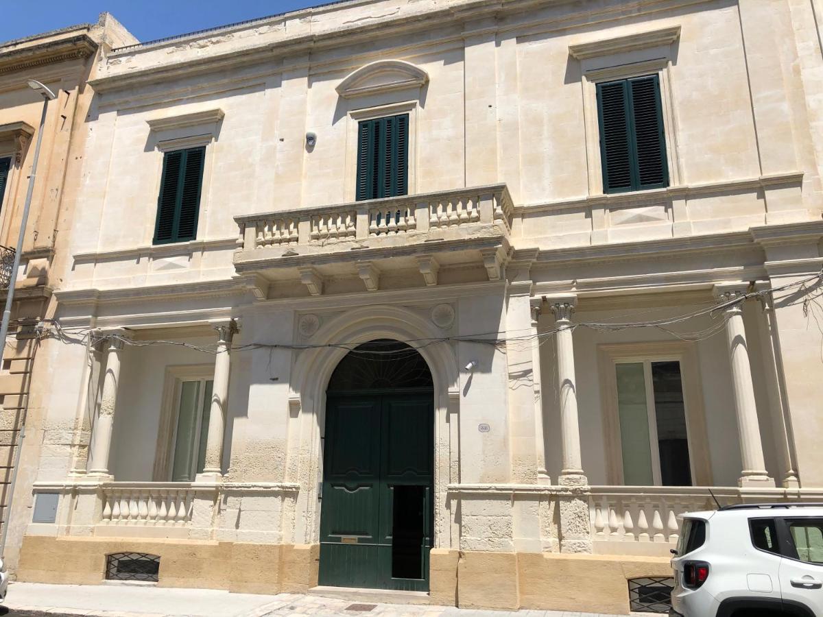 Carlo V - Con Piscina E Giardino Privati Leilighet Lecce Eksteriør bilde