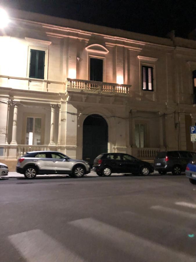 Carlo V - Con Piscina E Giardino Privati Leilighet Lecce Eksteriør bilde