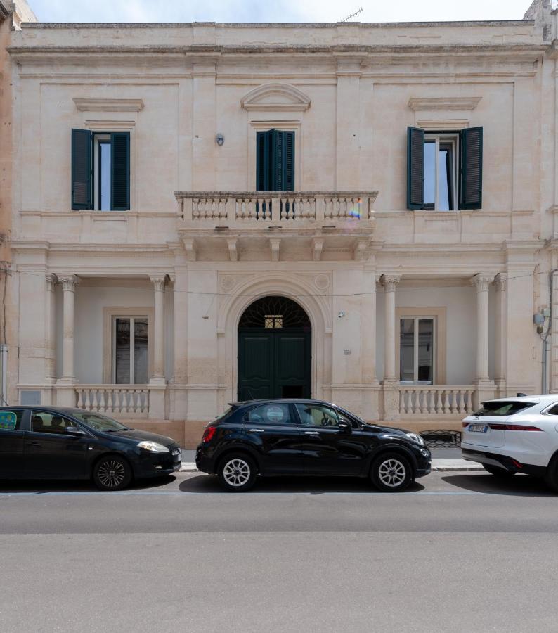 Carlo V - Con Piscina E Giardino Privati Leilighet Lecce Eksteriør bilde