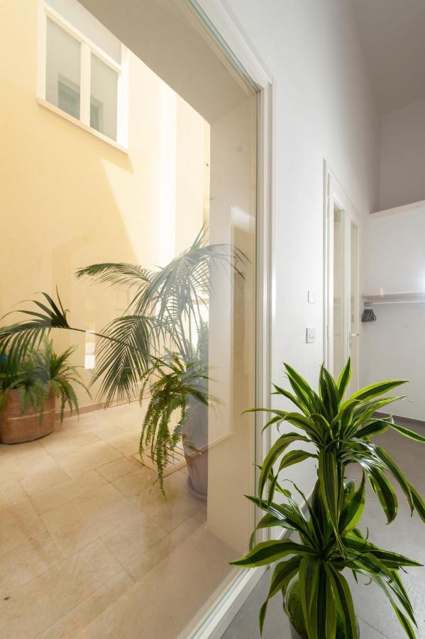 Carlo V - Con Piscina E Giardino Privati Leilighet Lecce Eksteriør bilde